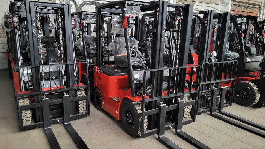 Тест-драйв складской техники на нашем складе в Кисловодске